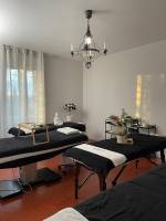 Louer une salle pour donner une formation de massage holistique avec tables de massage proche d'Avignon